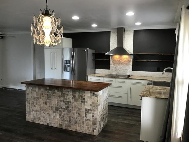 Building Photo - 1247 Sabal Gardens Dr