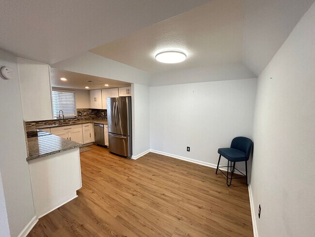 Building Photo - Beautifully Remodeled 2 bed Property!