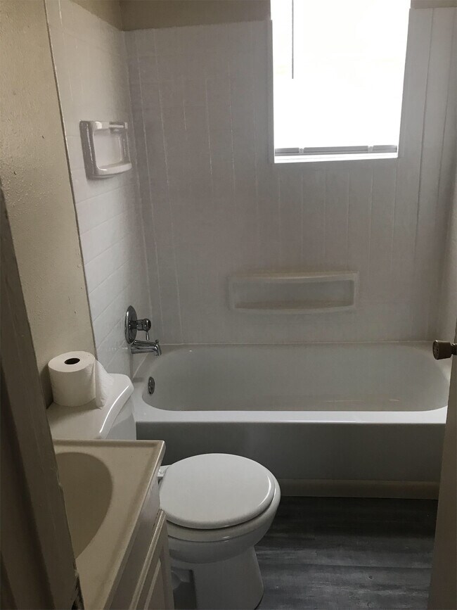 Foto del edificio - 3713 Mistletoe St