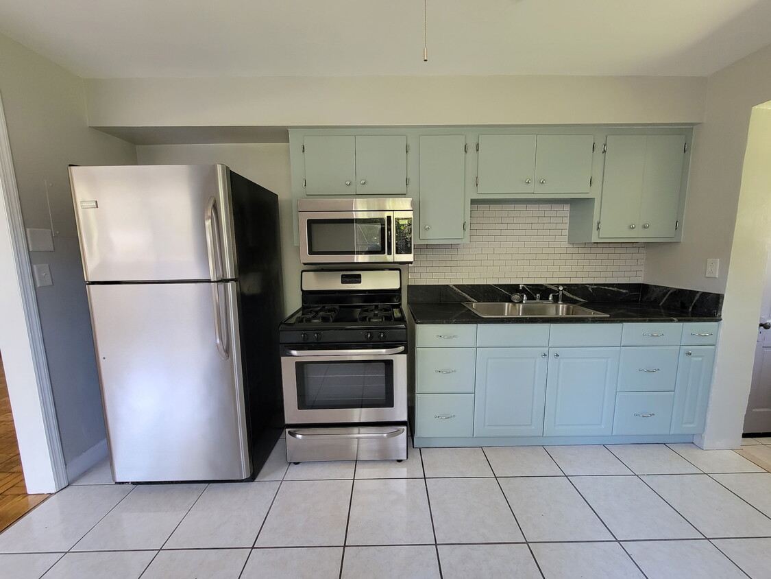 Large eat in kitchen stainless appliances - 3310 NW 4th St