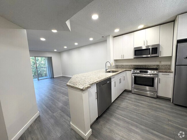 Building Photo - 8820 Royal Palm Blvd