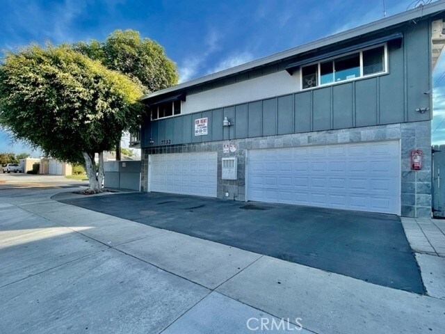 Foto del edificio - 7732 Cypress Dr