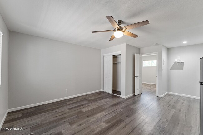 Building Photo - 3025 N 32nd St