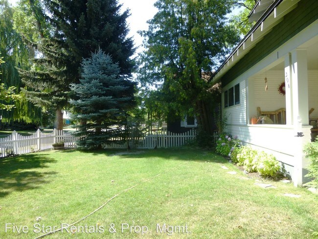 Building Photo - 304 Columbia Ave