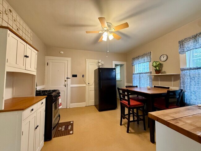 Building Photo - 43 Concord St