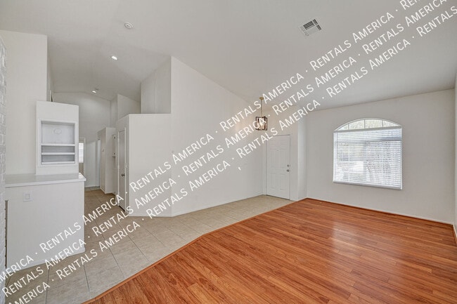 Building Photo - 832 Seco Verde Ave