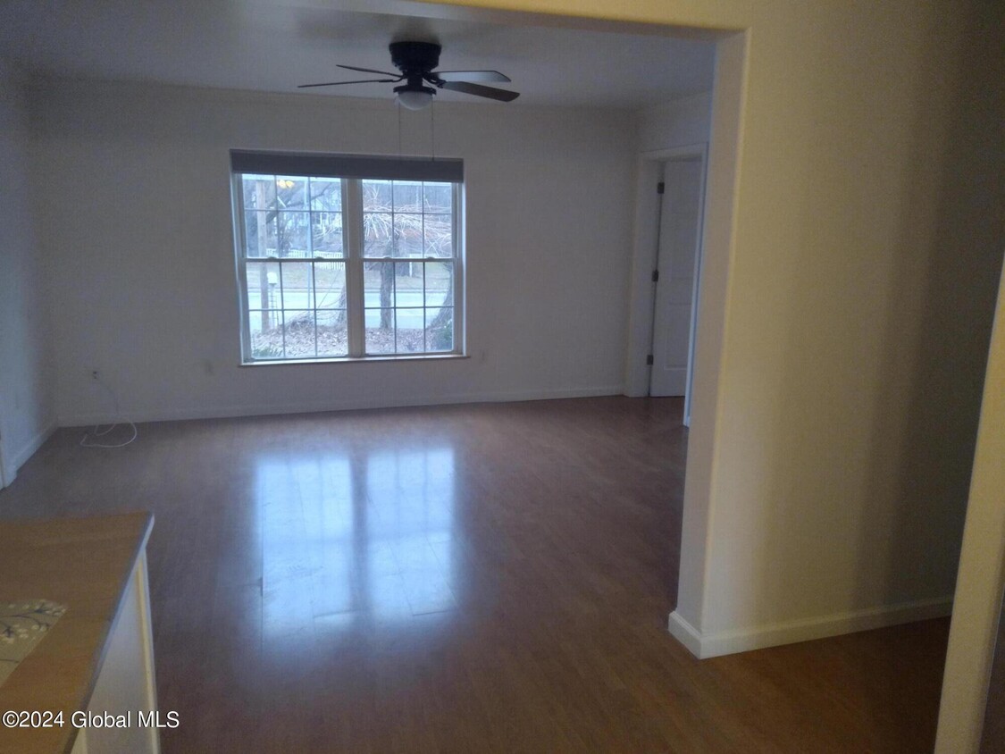 10 Marion Ave Unit A, Saratoga Springs, NY 12866 Room for Rent in