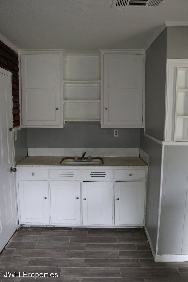 Building Photo - 2 br, 1 bath House - 3051 Valley Ridge Dr