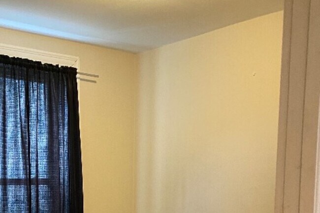 Foto del edificio - 341 W 3rd St