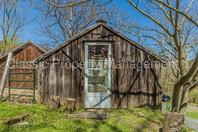 Foto del edificio - BEAUTIFUL STONE HOUSE on 5+ ACRES