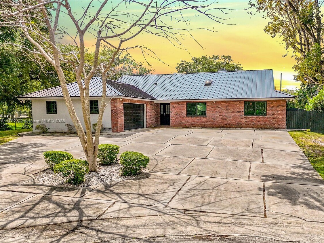 Foto principal - 9620 NW 26th Ct