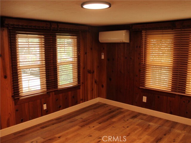 Foto del edificio - 705 Brookside Ln