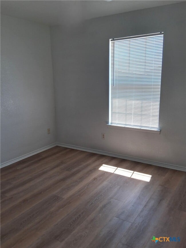 Foto del edificio - 5803 Redstone Dr