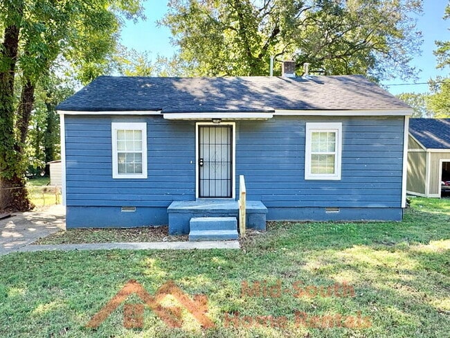 Photo - 1761 Winston Dr House