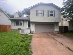 Building Photo - 229 W Village Lake Dr