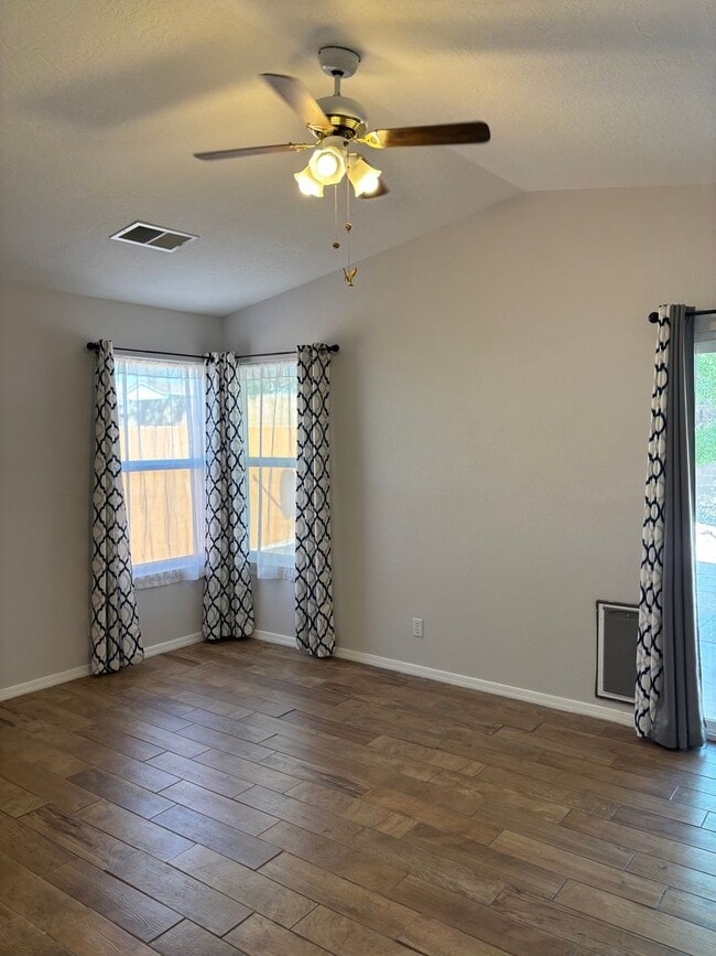 Building Photo - Charming 2 Bed, 2 Bath Home in Rio Rancho