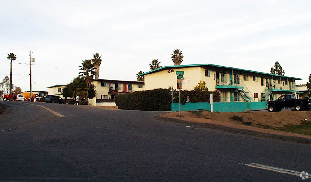 Building Photo - 2224 Primrose Ave