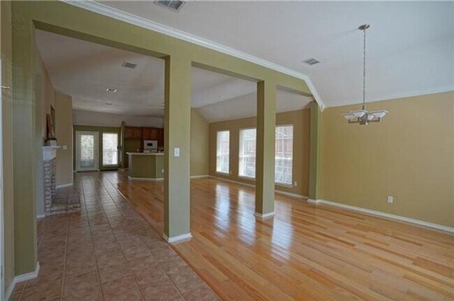 Building Photo - 8212 Mura Dr