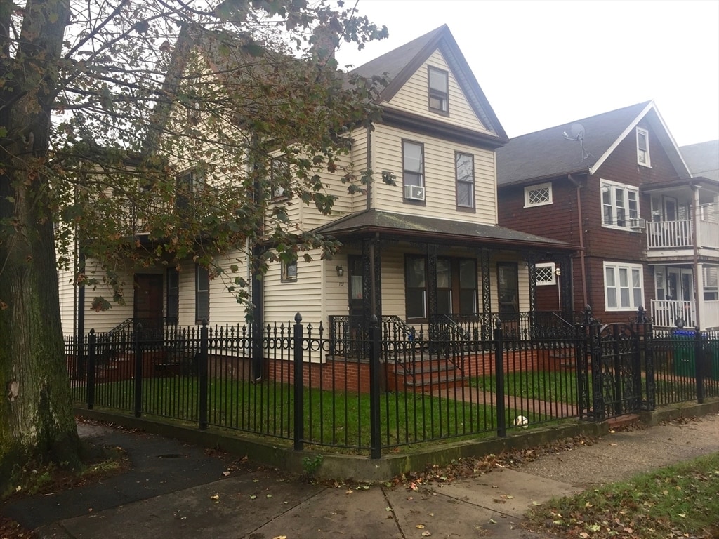 Primary Photo - 67 Greenleaf Ave