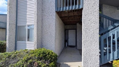 Building Photo - 910 Brett Dr