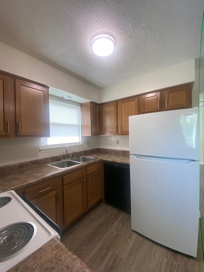 104 Kitchen DW view - 104 Susan Ct