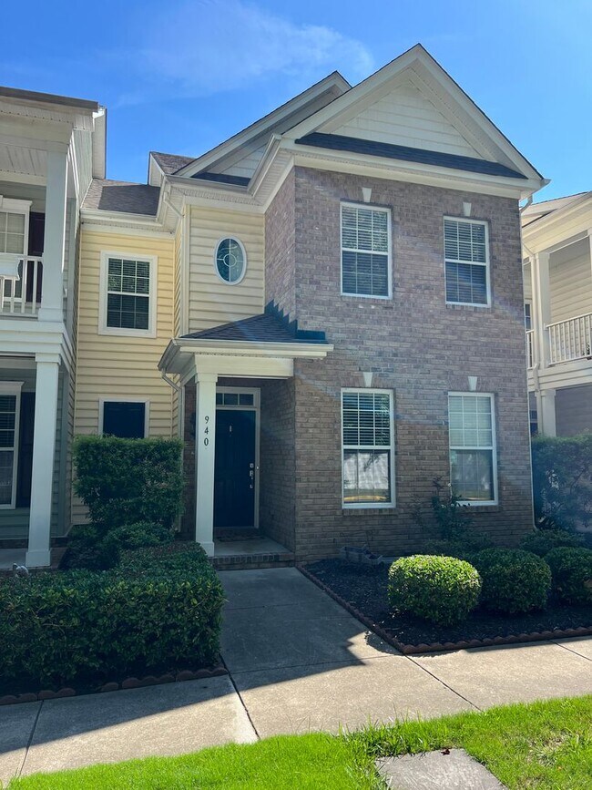 Building Photo - 940 Sugar Oak Dr