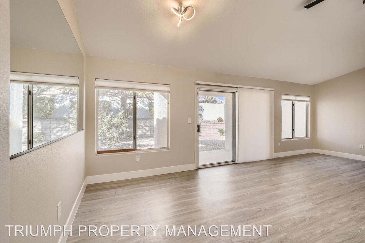Foto principal - 2 br, 2 bath House - 2505 Banora Point Dr