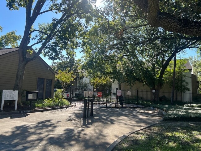 Foto del edificio - 10047 Westpark Dr