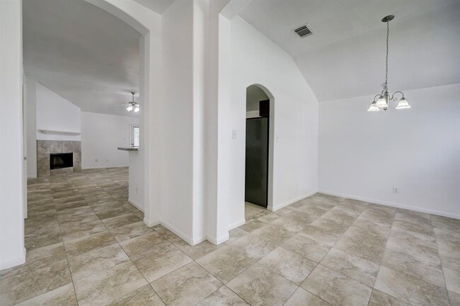 Building Photo - 25407 Clover Ranch Dr