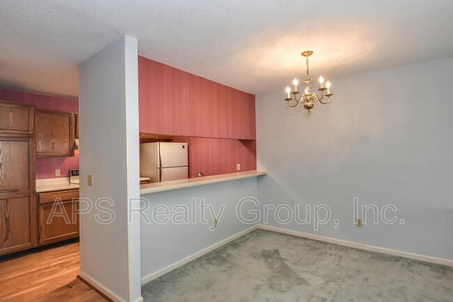 Building Photo - 222 Oakwood Ct