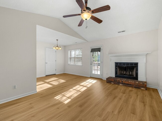 Building Photo - Plum Point Estates home!