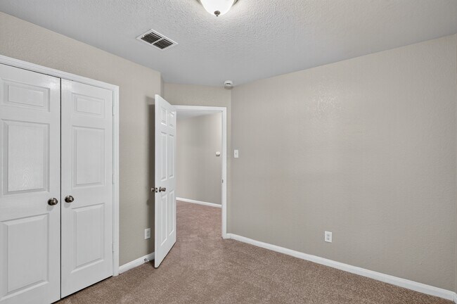 Building Photo - 6531 Luckey Sq