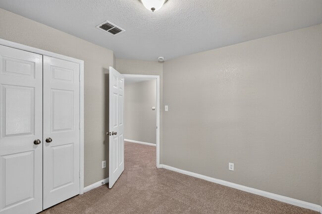 Foto del edificio - 6531 Luckey Sq
