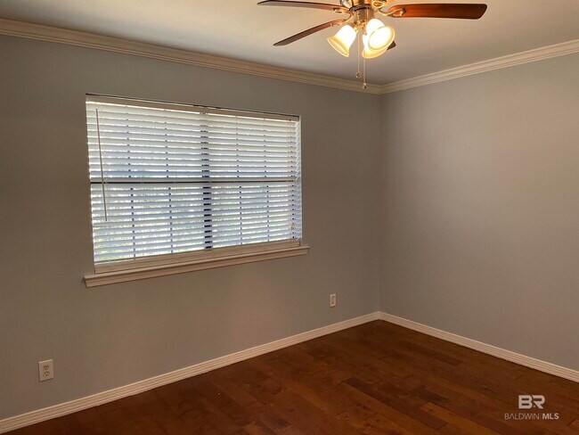 Foto del edificio - 353 S School St