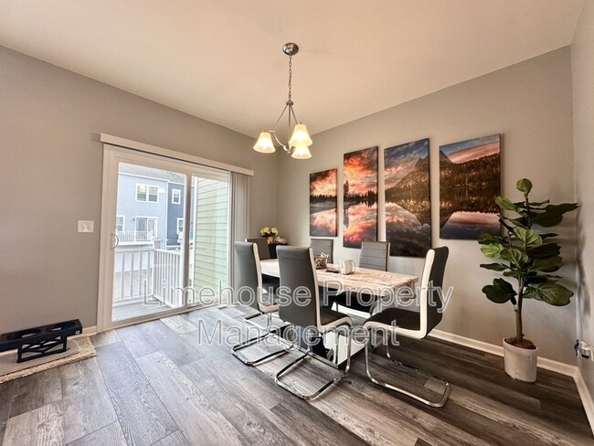 Building Photo - 724 Phalarope St