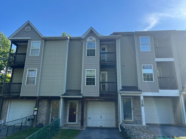 Building Photo - 120 Clover Ct