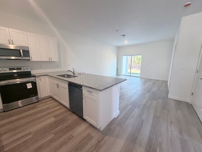 Building Photo - 5064-5066 Jones Dr