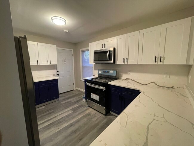 Building Photo - 227 E 141st Pl