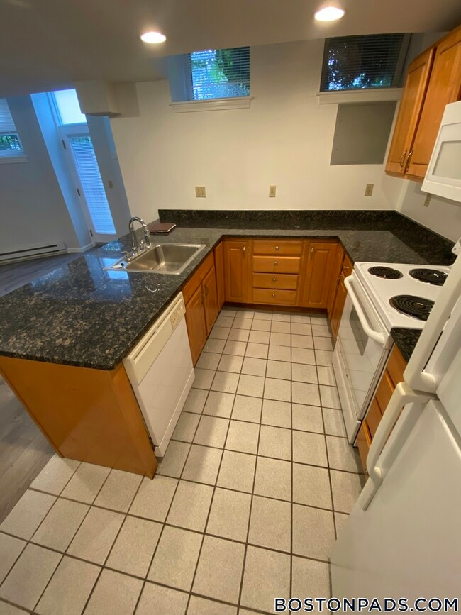 Building Photo - 117 Park Dr