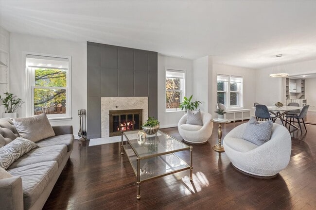 Building Photo - 606 Barton Ave