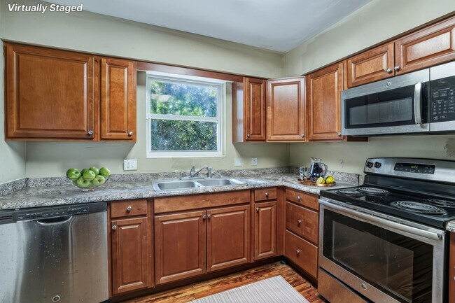 Foto del edificio - Beautiful 3 Bedroom with Fenced In Yard