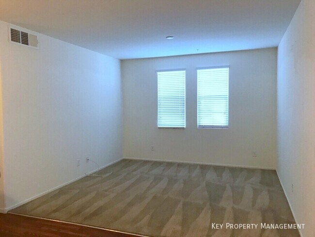 Building Photo - 50 Aura de Blanco St