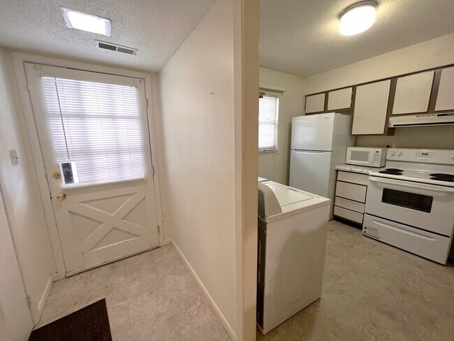 Foto del edificio - 1207 21st Avenue Place, Coralville, IA 522...
