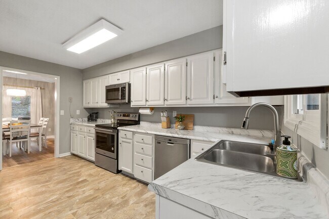 Foto del edificio - 1207 Timbers Ln
