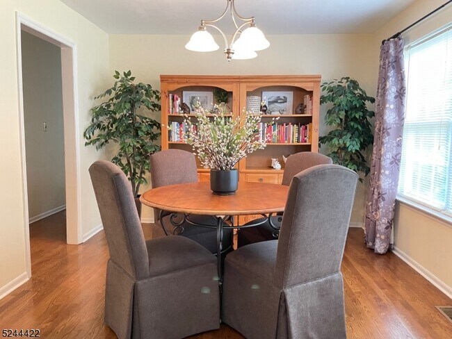 Building Photo - 76 Knoll Ct