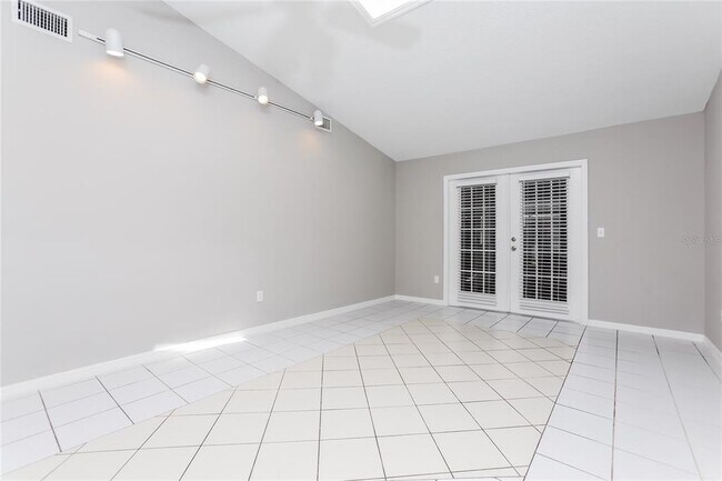 Building Photo - 231 Lago Vista St
