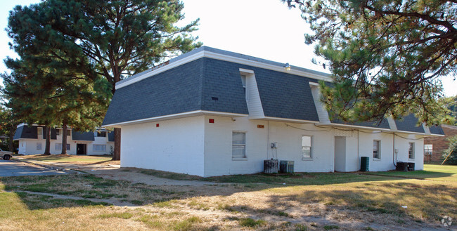 Building Photo - Autumn Court Apartments