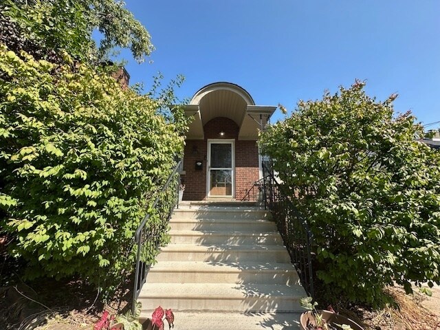 Primary Photo - 214 E 6th St