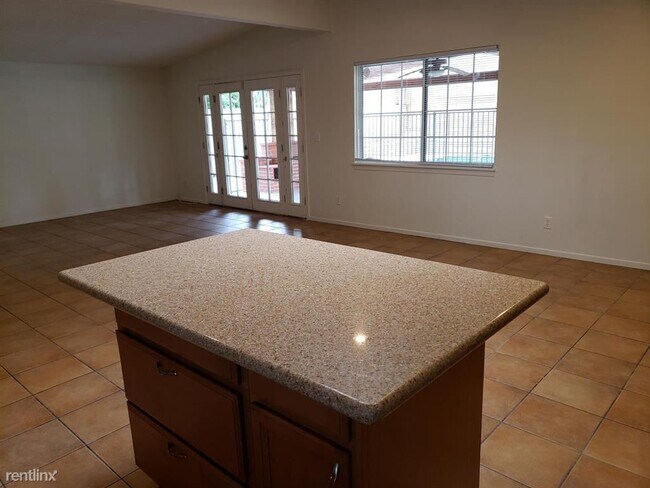 Foto del edificio - 3 br, 2 bath House - 43845 Marigold Dr