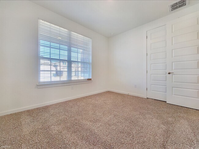 Building Photo - 4 br, 2 bath House - 2032 Bobtail Pass